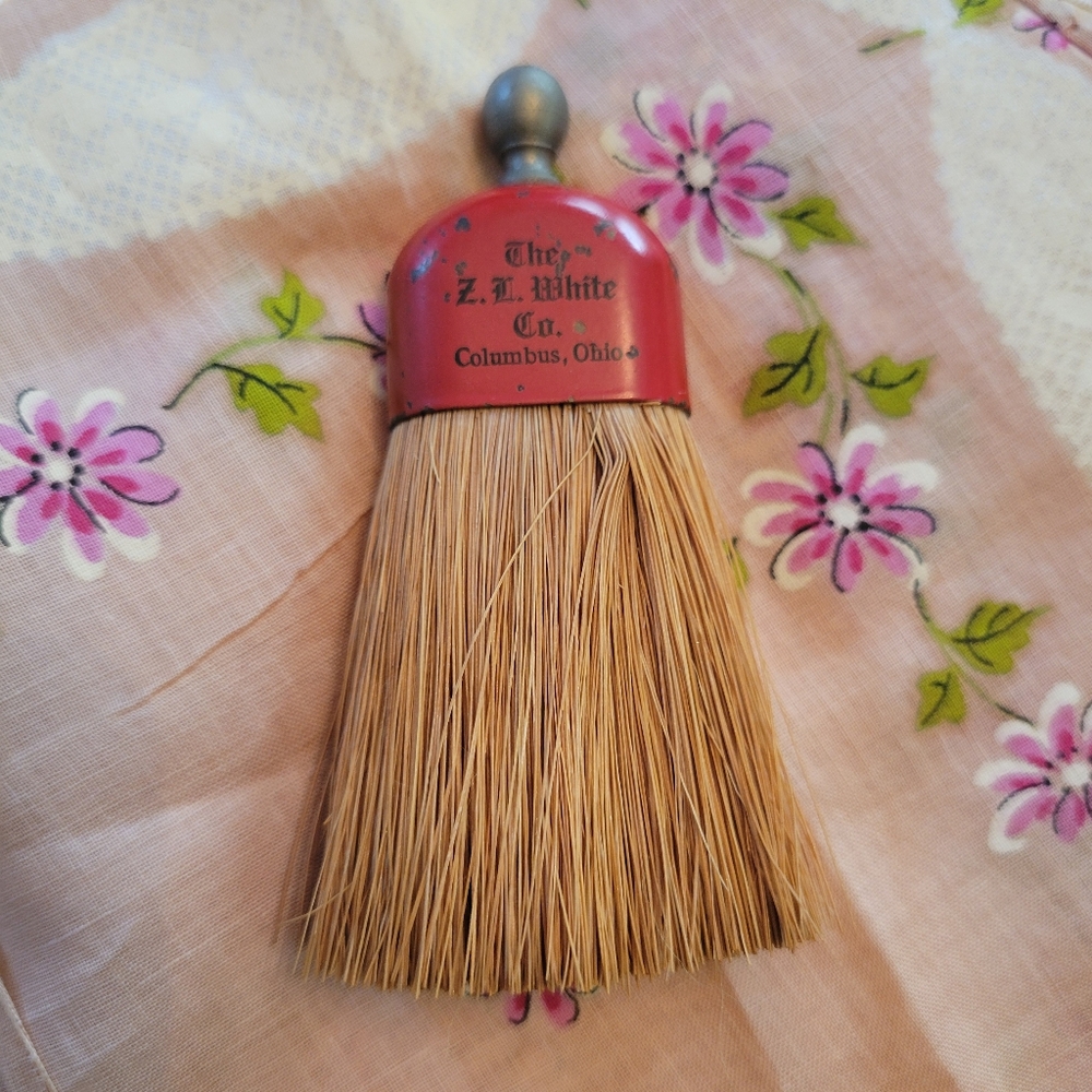 Vintage Mini Whisk Broom ~ Z.L. White Co. Columbus, OH ~ Antique? ~ Neat Item!